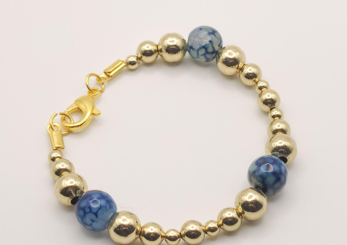 Dyed Agate and Gold Beaded Bracelet