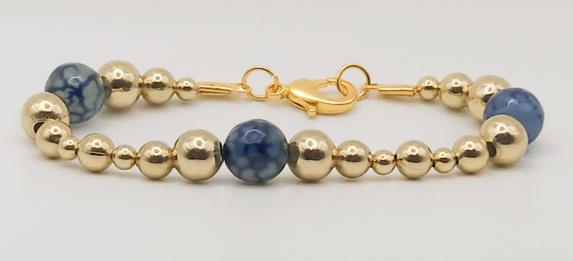 Dyed Agate and Gold Beaded Bracelet